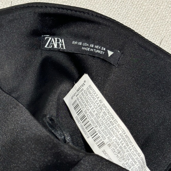 🖤Black Satin Effect Strapless Crop Top by Zara - size XS - NWOT - never worn!🖤 - Picture 2 of 5